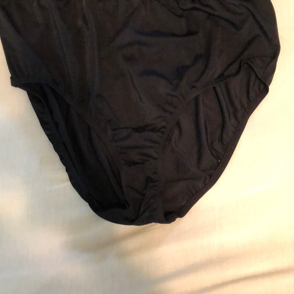 Swim bottom with attached skirt. - Picture 3 of 3